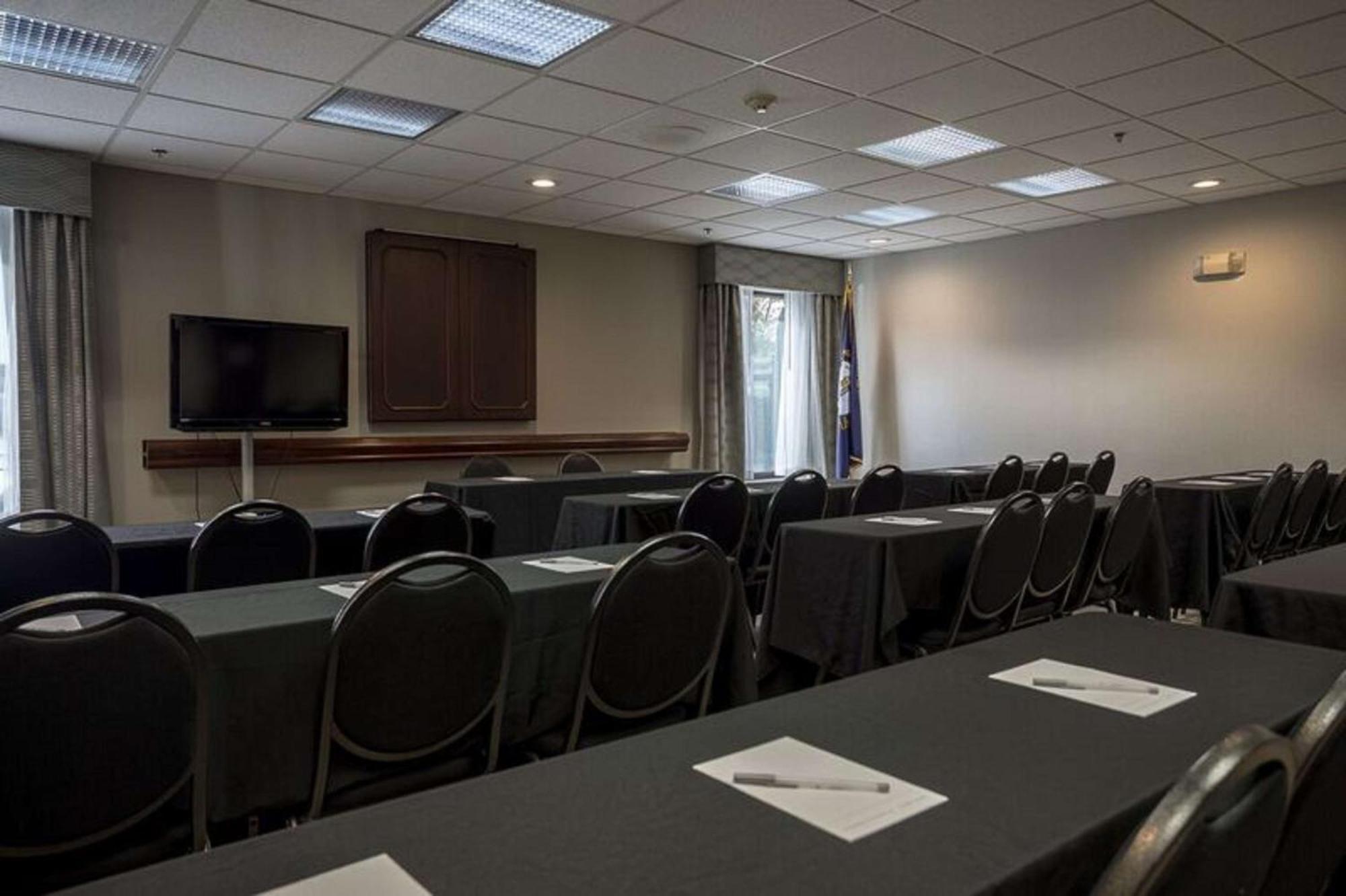 Hampton Inn Съмърсет Екстериор снимка
