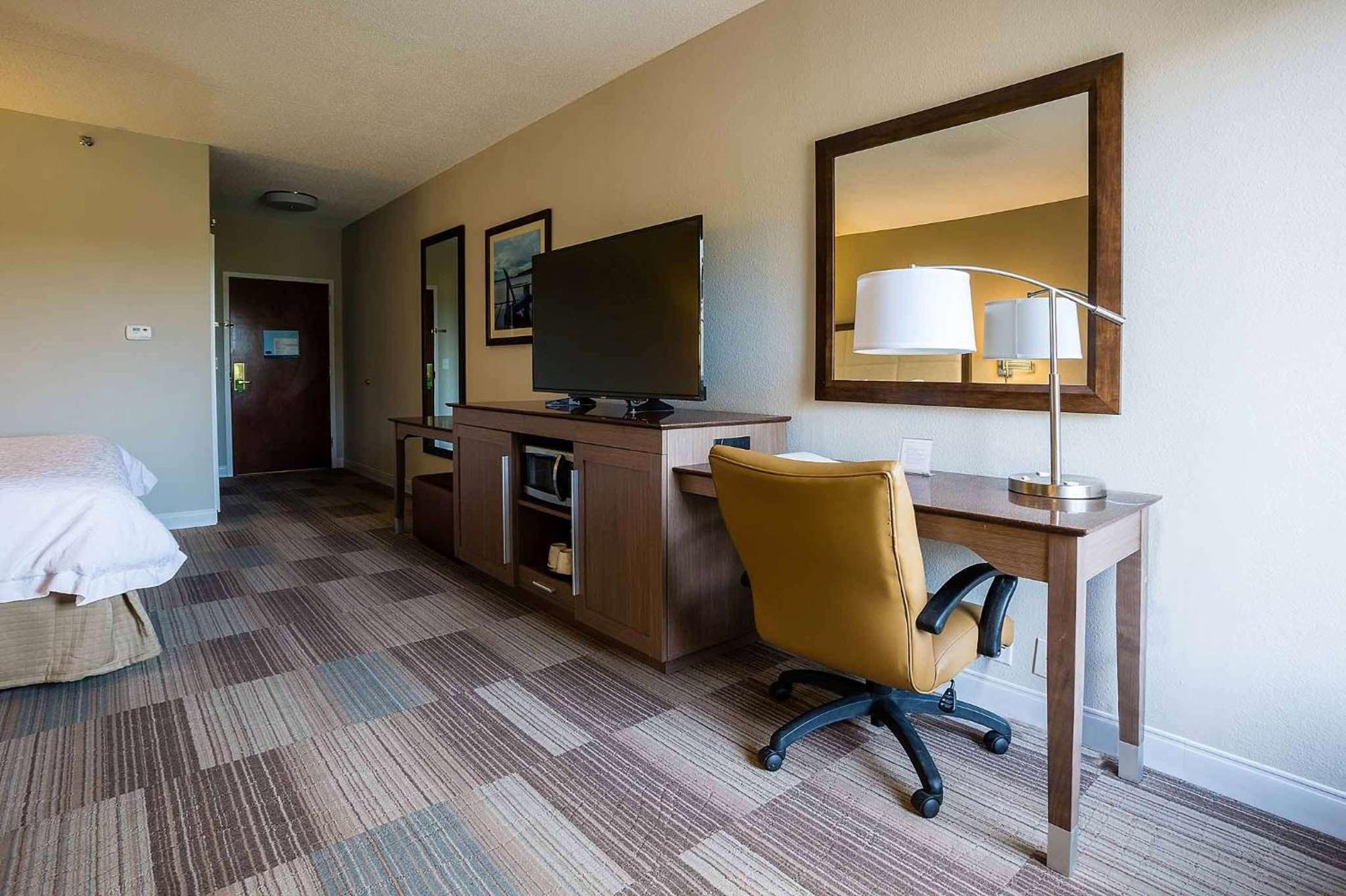 Hampton Inn Съмърсет Екстериор снимка