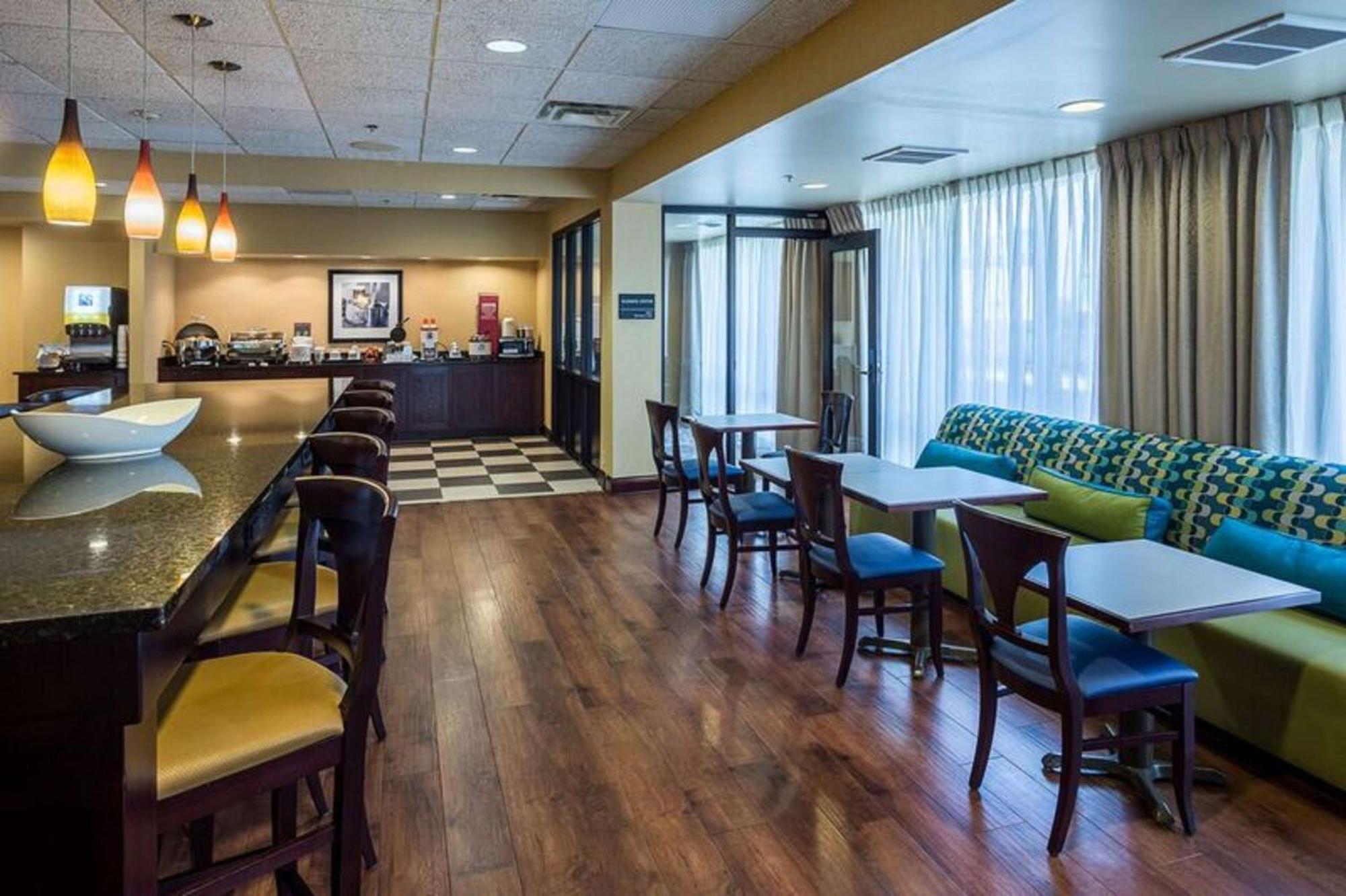 Hampton Inn Съмърсет Екстериор снимка