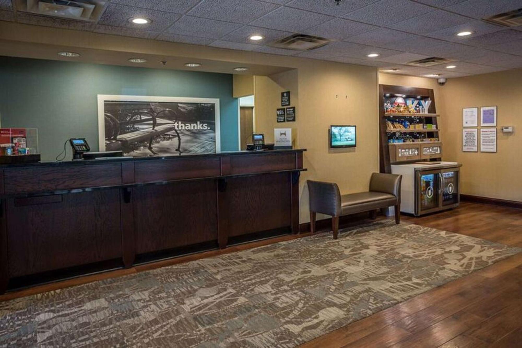 Hampton Inn Съмърсет Екстериор снимка